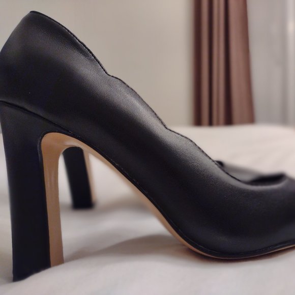Scalloped Black Leather Toe Point Pumps - Picture 2 of 10